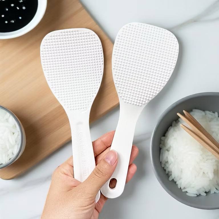 Muỗng xới cơm chấm bi nhựa VIỆT NHẬT – Chống dính – Vá bới cơm 2851