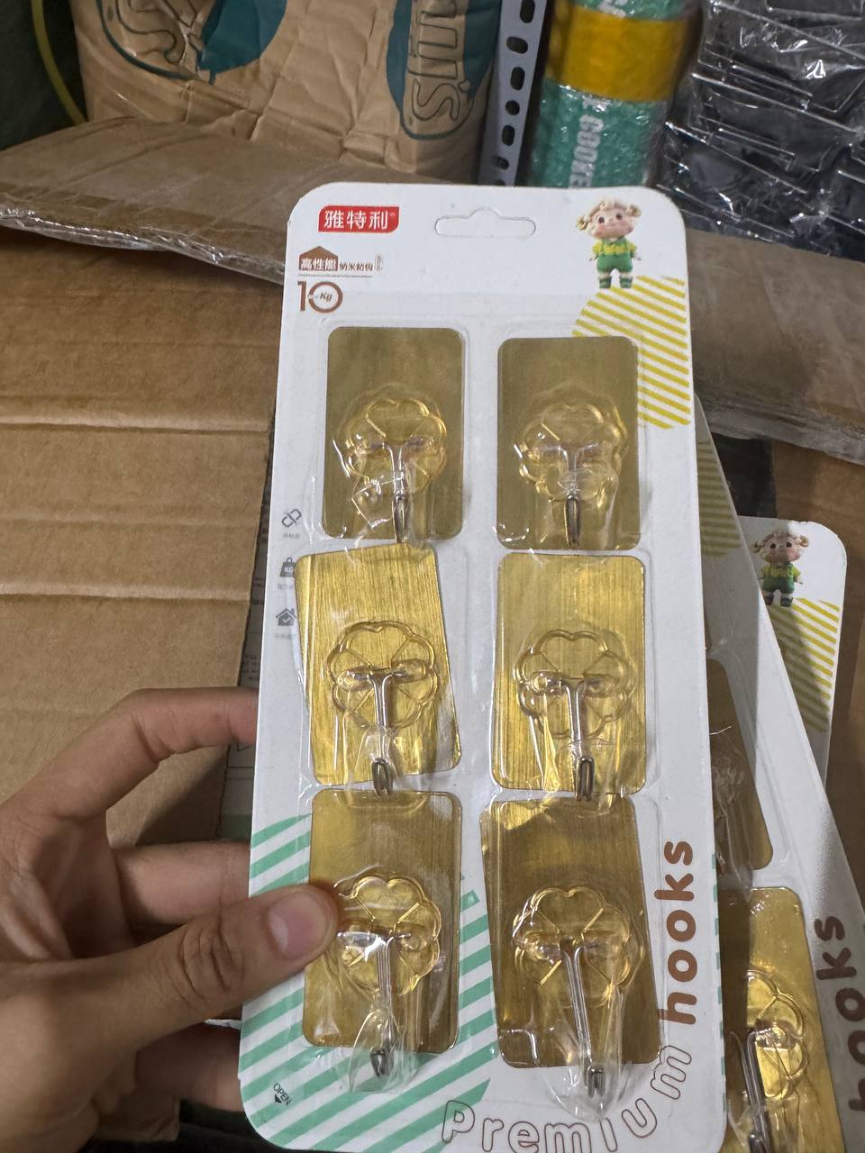 Vỉ 6 móc dán tường tráng vàng siêu dính