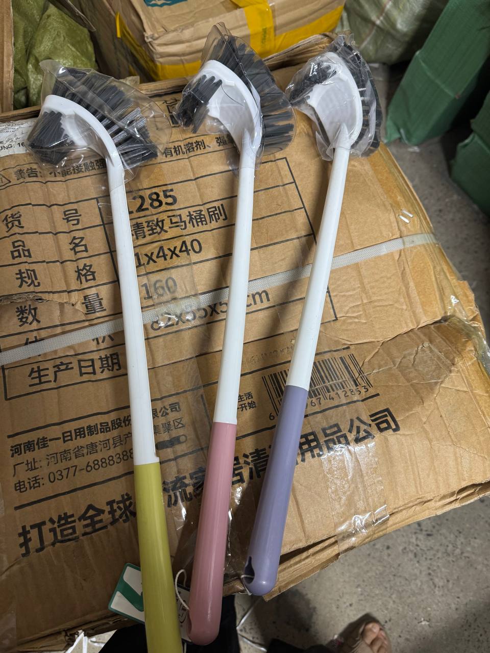 Chổi cọ toilet nhà vệ sinh nhà tắm cong 2 mặt cán dài